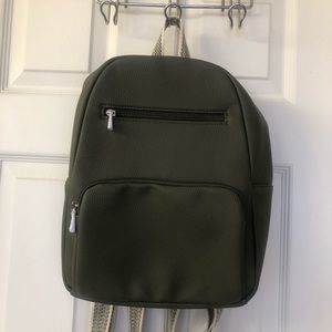 Thirty-one  Boutique Backpack ooh-la-la olive